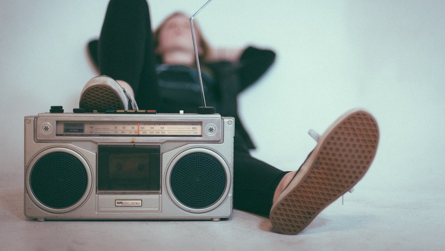 Pourquoi les Américains préfèrent la radio à la télévision : les raisons qui vous surprendront !