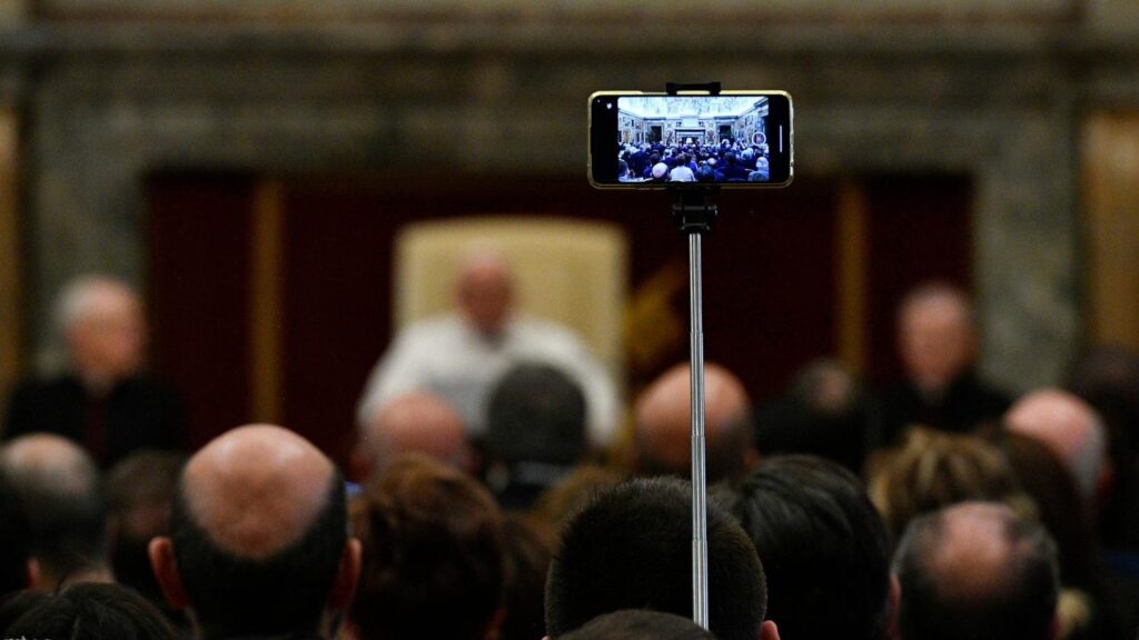 Le Pape dévoile ses conseils pour naviguer avec succès sur les autoroutes de l’information