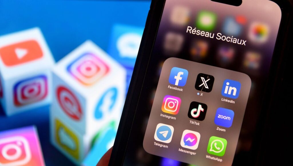 L’effet néfaste des réseaux sociaux sur notre santé : une étude révèle que s’informer via ces plateformes encourage les comportements médicaux à risque
