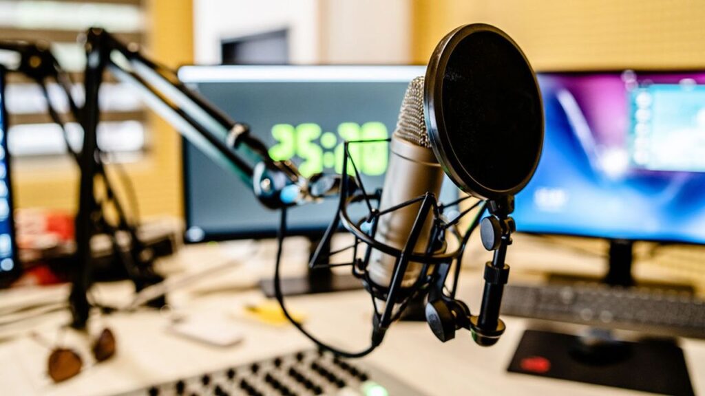 L’érosion de la radio persiste, mais Europe 1 monte en puissance : découvrez les chiffres impressionnants !