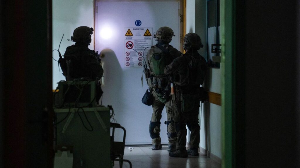 Les révélations explosives de l’armée israélienne sur les armes et tunnels du Hamas captent l’attention mondiale