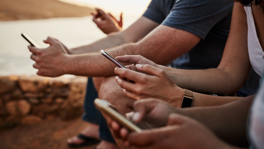 Protégez-vous contre les risques des réseaux sociaux et découvrez comment préserver votre bien-être en ligne