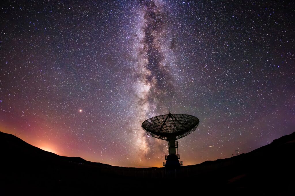Astronomes perplexes : une étrange et mystérieuse impulsion radio à l’origine inexpliquée suscite un engouement scientifique !