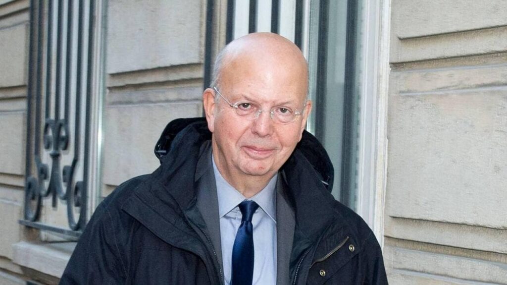 La disparition de Patrick Buisson, ancien conseiller de Nicolas Sarkozy, suscite l’intérêt et intrigue les lecteurs.