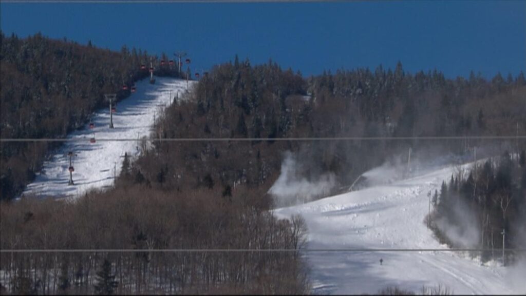 « L’enneigement artificiel : le secret de survie des stations de ski »