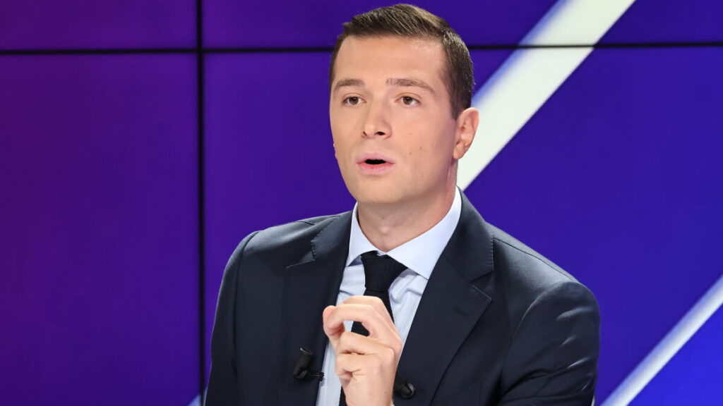 Un échange tendu avec Bardella conduit à la mise à l’écart d’une journaliste radio, provoquant l’indignation générale