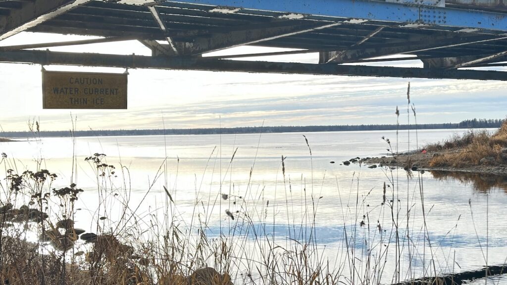 Une tragédie sans précédent : une famille de l’Alberta retrouvée morte noyée le lendemain de Noël