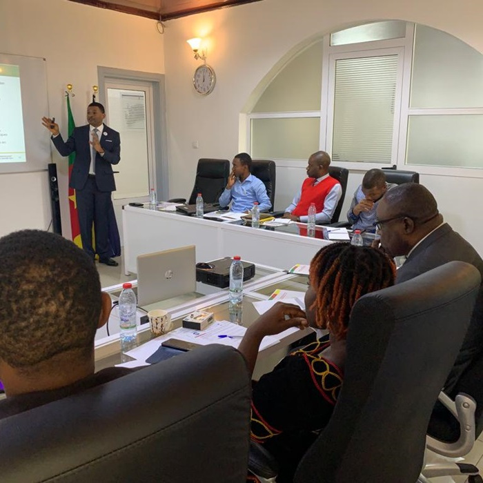 Enquête exclusive : Les journalistes au cœur des consultations nationales du CAVIE à Yaoundé ! Ne manquez pas cette actualité brûlante du Cameroun !