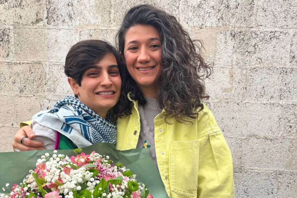 Le dénouement enfin : deux journalistes libérés après avoir couvert le tragique décès de Mahsa Amini en Iran