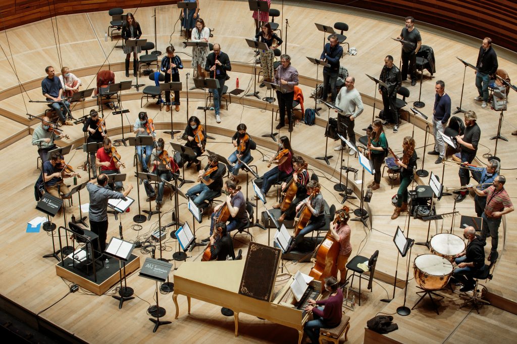 Plongez dans l’obscurité et la brillance du monde musical avec les Surprises à Radio France