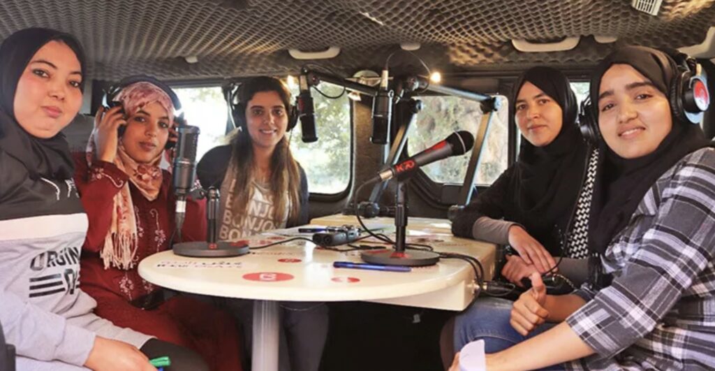 Débloquez le potentiel des femmes en amplifiant leur voix à travers la radio : la transformation tangible impulsée par CFI