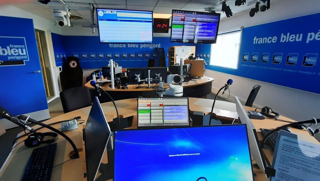 Devenez le réalisateur de votre propre émission : Faites vibrer les ondes de France Bleu Périgord avec votre talent !