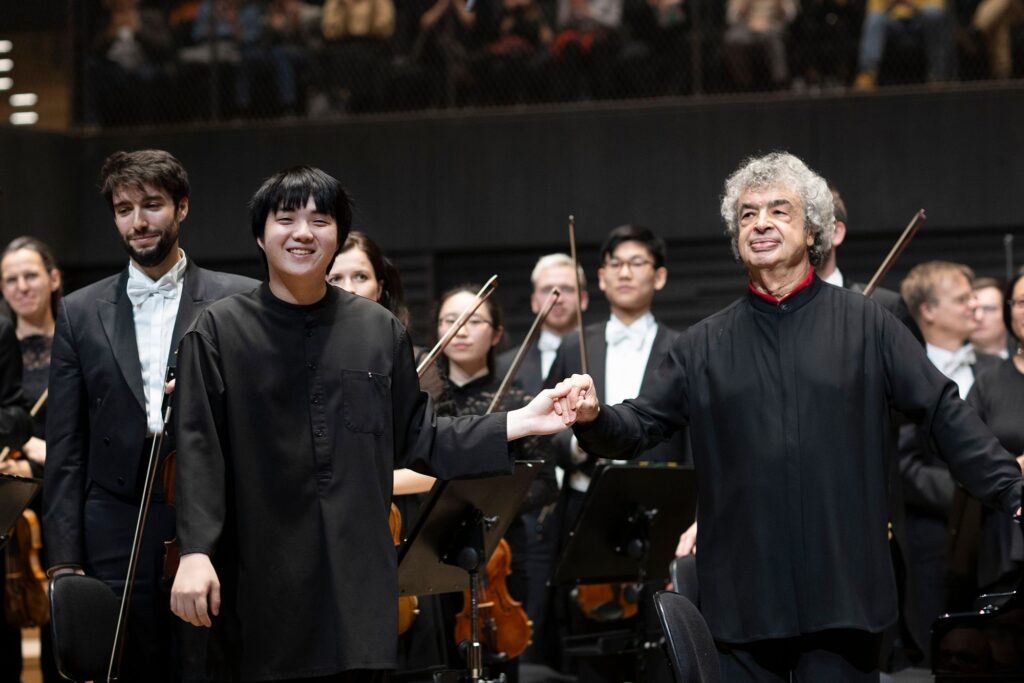 Plongez dans les profondeurs musicales avec Semyon Bychkov et la Radio Bavaroise : Découvrez l’interprétation époustouflante de la Grande symphonie de Schubert !