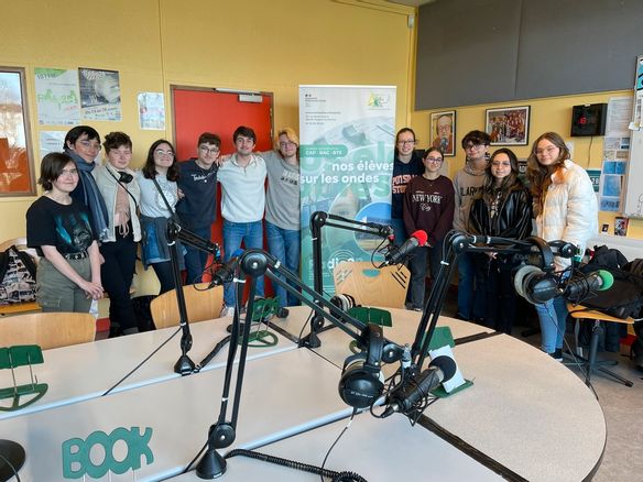 La webradio Radio 2B crée une collaboration intergénérationnelle inédite à Nogent-le-Rotrou
