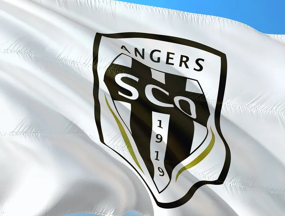Le patron du SCO d’Angers condamné : un scandale qui laisse le monde du football sans voix !