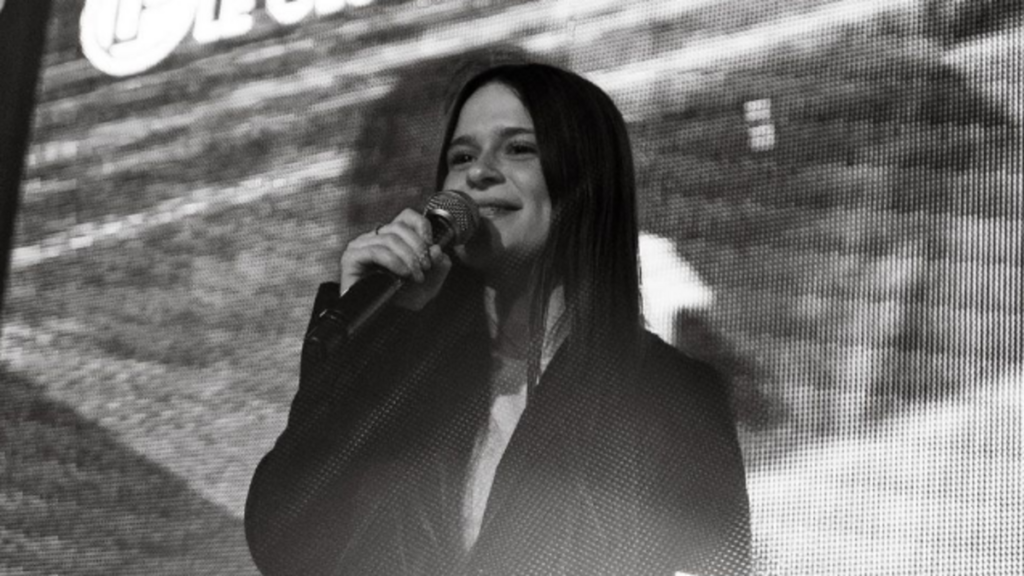 Tragédie sur les réseaux sociaux : La jeune chanteuse populaire Anaïs Robin meurt tragiquement dans un accident de la route à seulement 21 ans