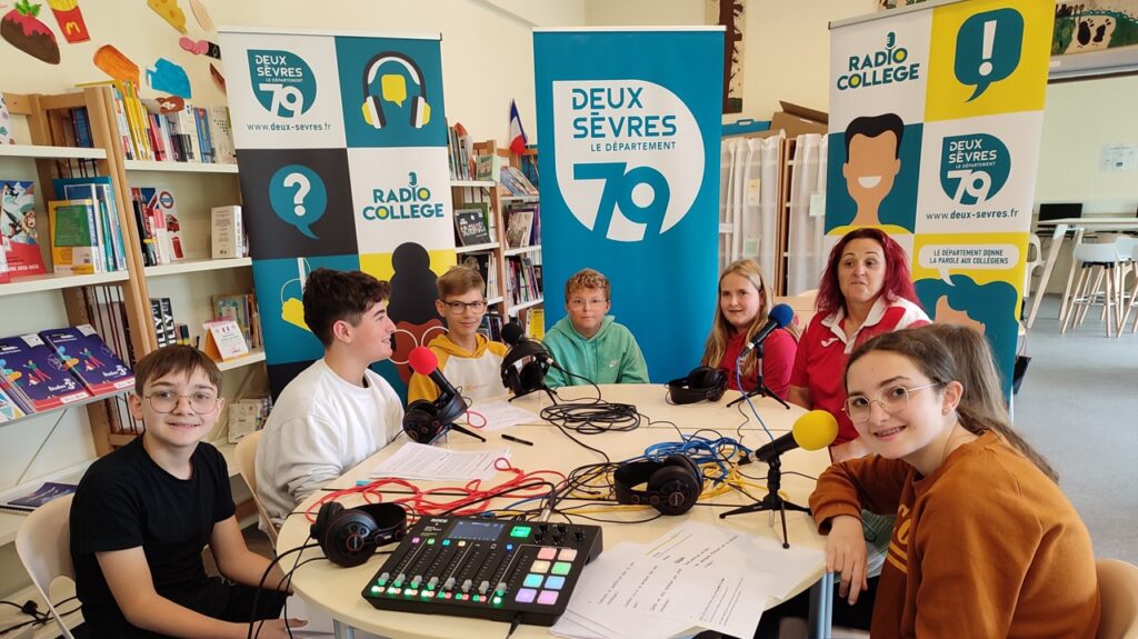 Plongée Audio : Quand les Collégiens Prennent les Ondes avec Leur Propre Émission de Radio !