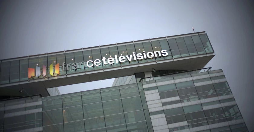 Quand l’Audiovisuel Public Devient le Bouclier de Macron : Enquête Exclusive !